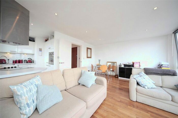 1 Bedroom Flat To Rent In Clement Avenue, Clapham, London, SW4