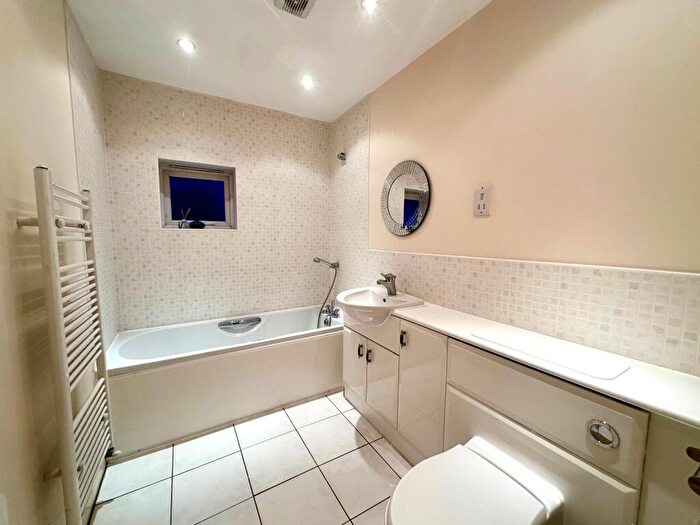 2 Bedroom Apartment To Rent In Auriga Court, Chester Green, Derby, DE1