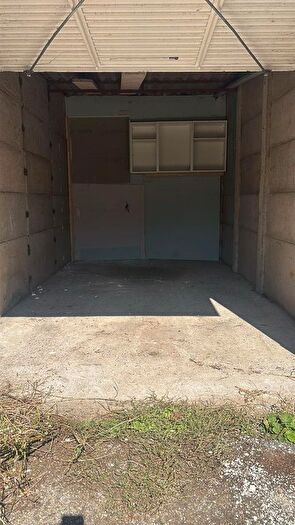 Garage / Parking To Rent In Vale Road, Northfleet, DA11