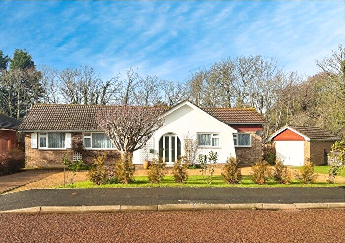 3 Bedroom Bungalow For Sale In Braxton Meadow, Norton, Yarmouth, PO41