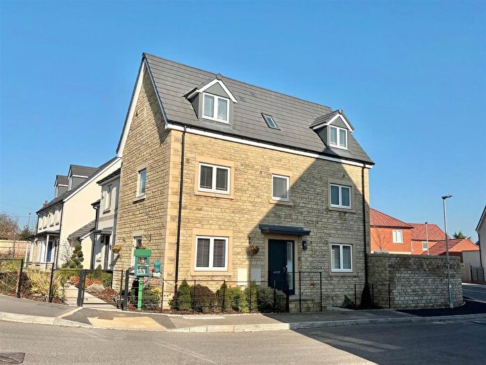 4 Bedroom Semi-Detached House For Sale In Roman Place, Westbury, BA13