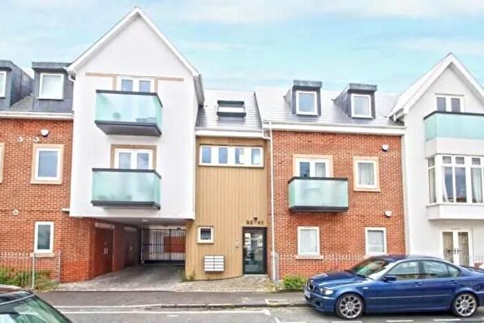 2 Bedroom Flat To Rent In - East Road, Welling, DA16