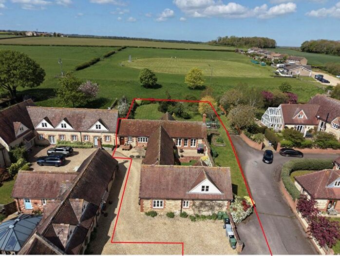 4 Bedroom Barn Conversion For Sale In Well Court, Empingham, LE15