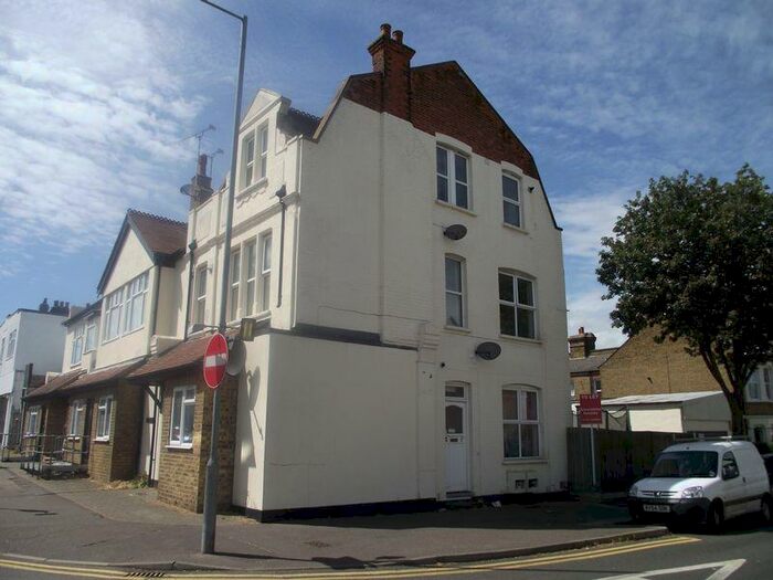 1 Bedroom Flat To Rent In Westborough Road, Westcliff-On-Sea, SS0