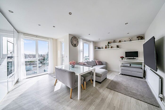 2 Bedroom Flat For Sale In Beaumont Apartments, Hawker Drive, Addlestone, Surrey, KT15