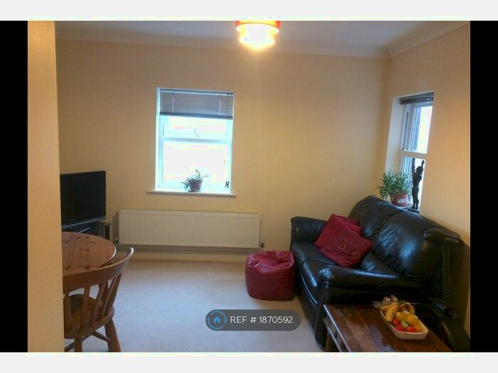 1 Bedroom Flat To Rent In Chaucer Court, Taunton, TA1