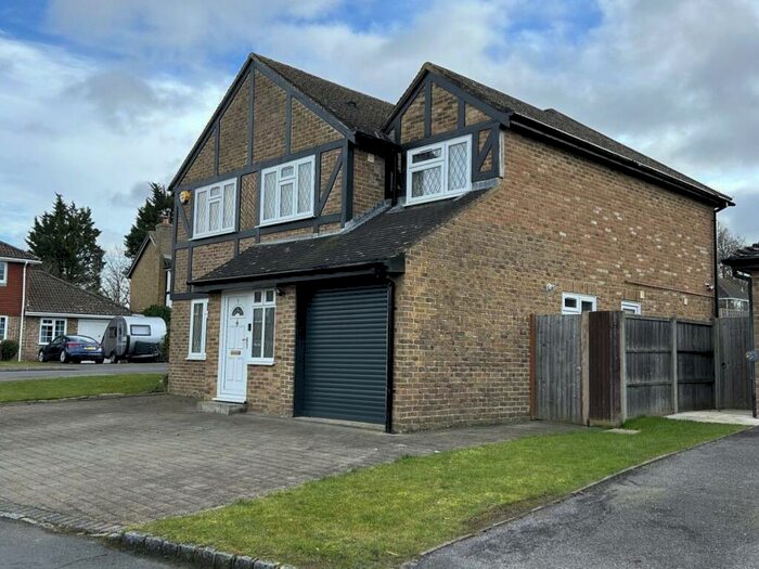 5 Bedroom Detached House To Rent In Kestrel Close, Guildford, GU4