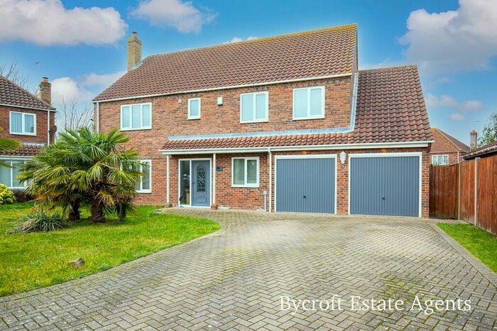 5 Bedroom Detached House For Sale In Martin De Rye Way, Caister-on-sea, NR30