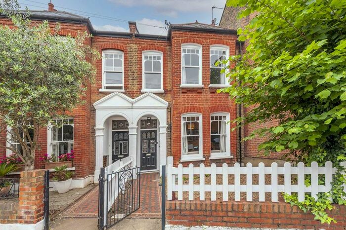 2 Bedroom Flat To Rent In Hambalt Road, London, SW4