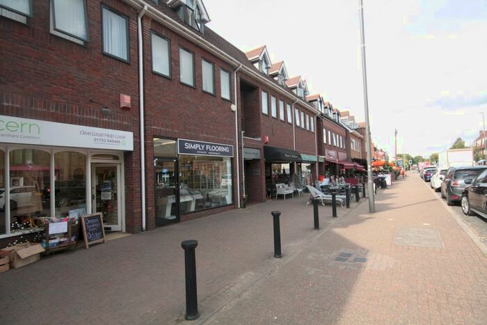 2 Bedroom Flat To Rent In The Broadway, Farnham Common, Slough, SL2