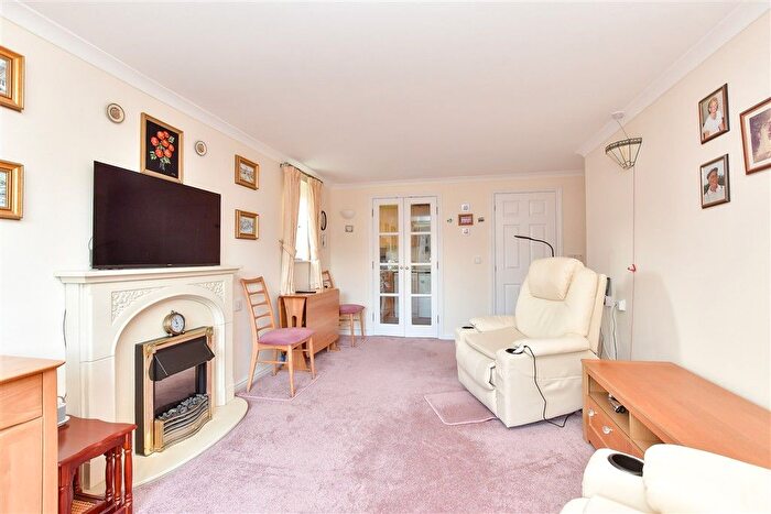 1 Bedroom Flat For Sale In Bell Road, Sittingbourne, Kent, ME10