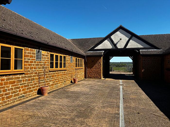3 Bedroom Barn Conversion To Rent In Oxhill, Warwick, CV35