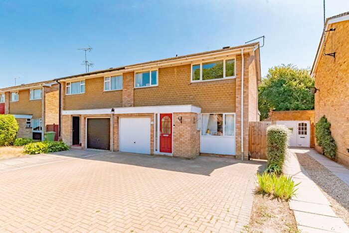 3 Bedroom Semi-Detached House For Sale In Sandy Lane, Farnborough, Hampshire, GU14