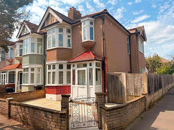 3 Bedroom End Of Terrace House To Rent In Fairfield Road, Ilford, IG1