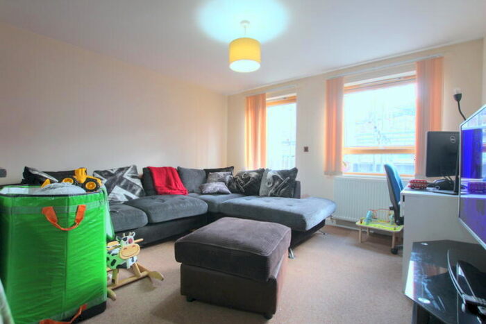 2 Bedroom Apartment To Rent In Handcroft Road, Croydon, London, CR0