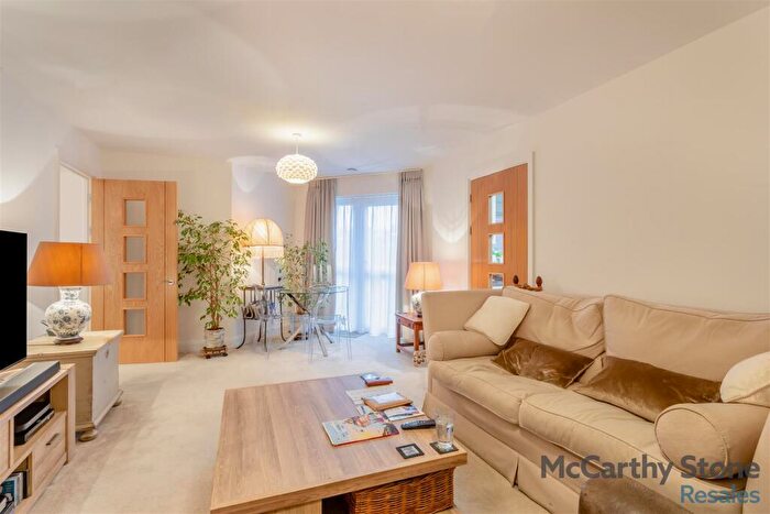 2 Bedroom Apartment For Sale In Elizabeth Place, Trimbush Way, Market Harborough, LE16