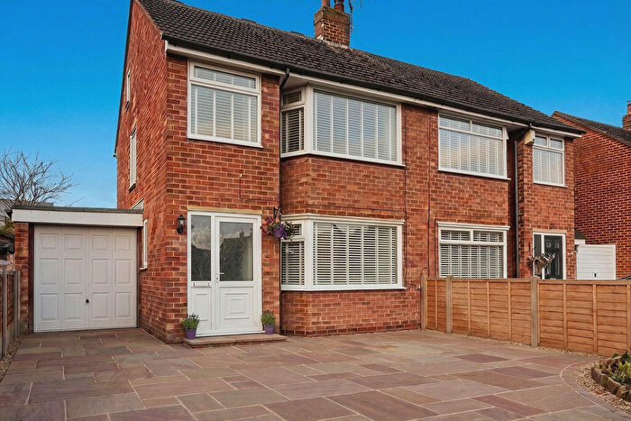 3 Bedroom Semi Detached House For Sale In Sefton Avenue, Poulton-le-Fylde, Lancs, FY6