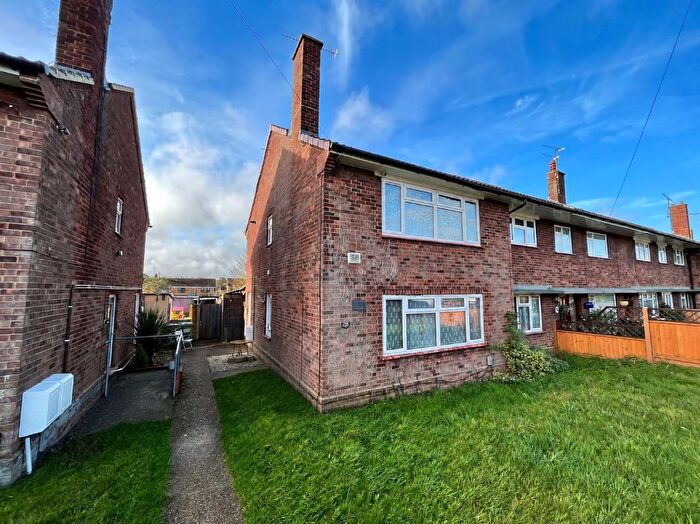 2 Bedroom Maisonette For Sale In Graham Road, Dunstable, LU5