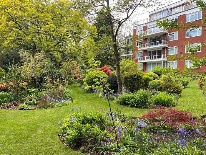 3 Bedroom Flat For Sale In Farrington West Cliff Road, Bournemouth, BH4