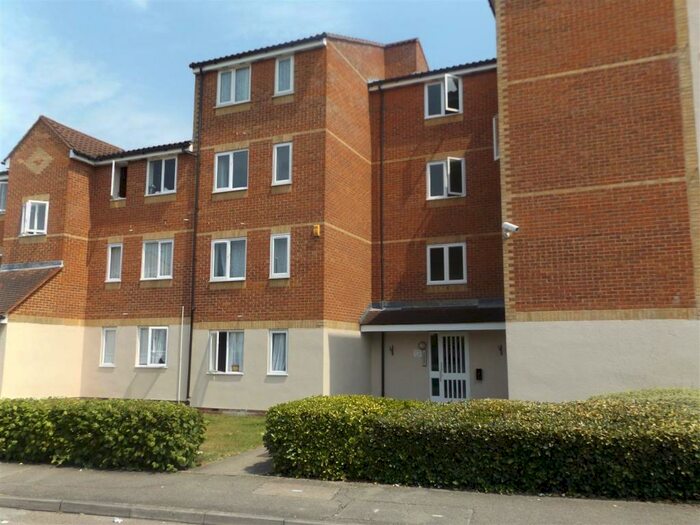 1 Bedroom Flat To Rent In Linwood Crescent, Enfield, EN1