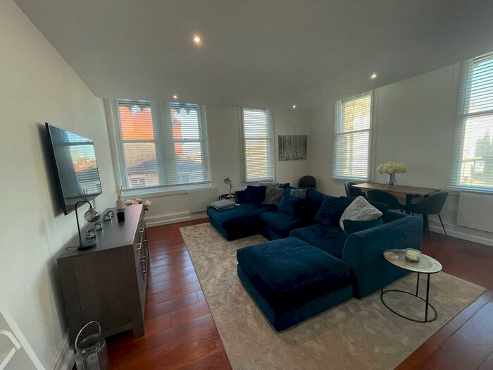 2 Bedroom Apartment To Rent In Pearl Chambers, Leeds, LS1