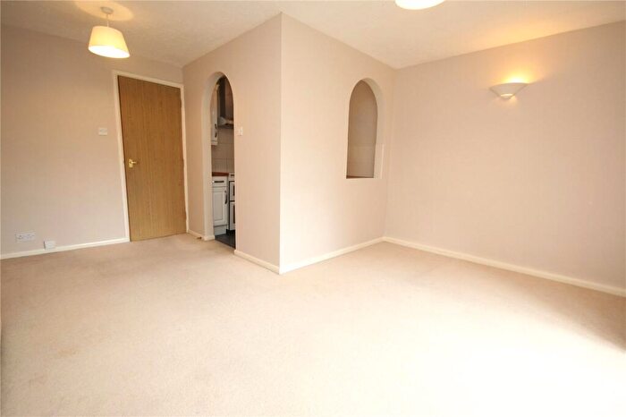 1 Bedroom Apartment To Rent In Maple Gate, Loughton, IG10