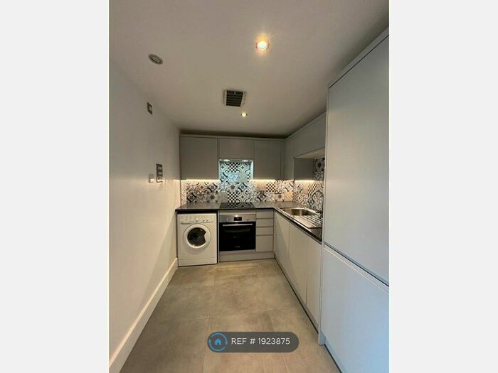 3 Bedroom Flat To Rent In St Martins Lane, London, WC2N