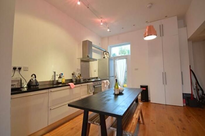 2 Bedroom Flat To Rent In Romilly Crescent, Canton, Cardiff, CF11