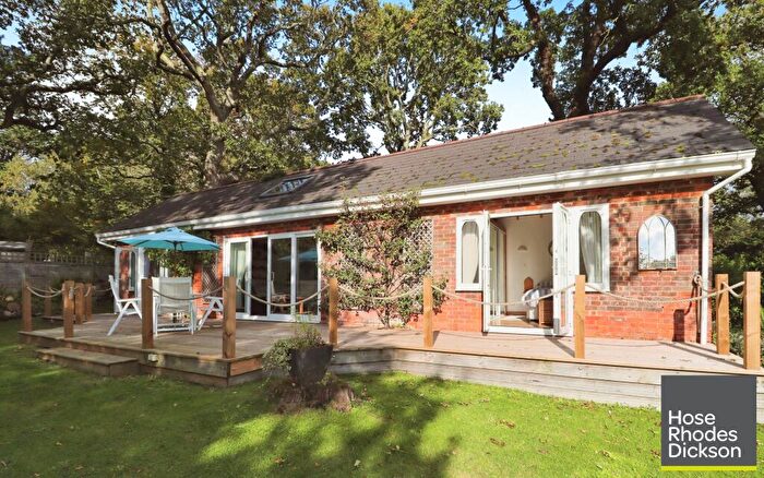 2 Bedroom Cottage To Rent In Woodside, Wootton, PO33