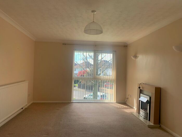 2 Bedroom Flat To Rent In Sycamore Close, Christchurch, BH23