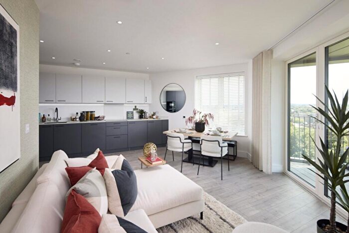 2 Bedroom Flat For Sale In Silver Road, London, SE13