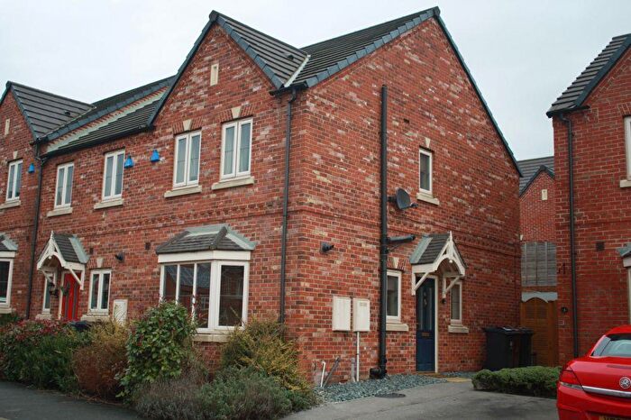 3 Bedroom Semi-Detached House For Sale In Shireoaks Way, Grimethorpe, Barnsley, S72