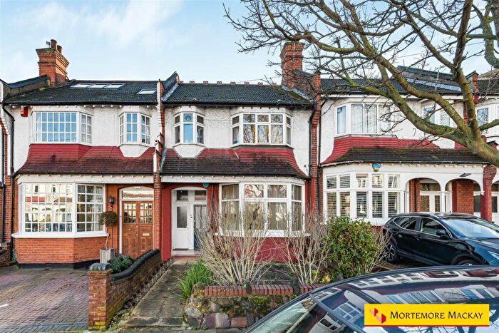 2 Bedroom Flat For Sale In Woodberry Avenue, London, N21