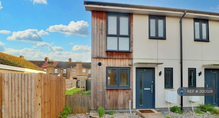 2 Bedroom End Of Terrace House To Rent In Darnley Road, Grays, RM17