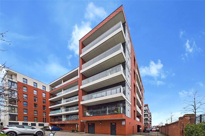 2 Bedroom Flat For Sale In Kingman Way, Newbury, Berkshire, RG14