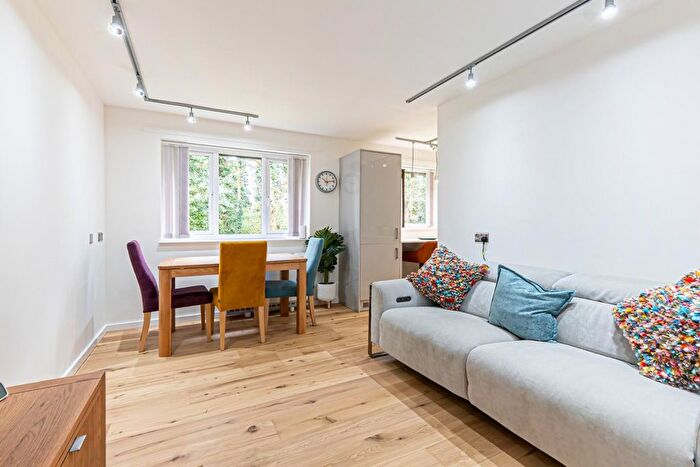 1 Bedroom Property For Sale In King Street, Tring, HP23