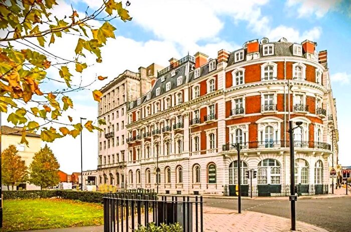 2 Bedroom Apartment For Sale In Imperial Apartments, South Western House, Southampton, SO14
