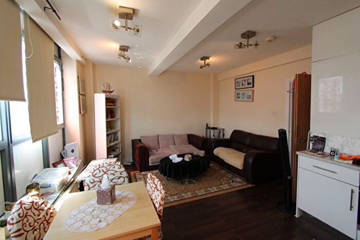 1 Bedroom Flat To Rent In Mitcham Road, London, SW17