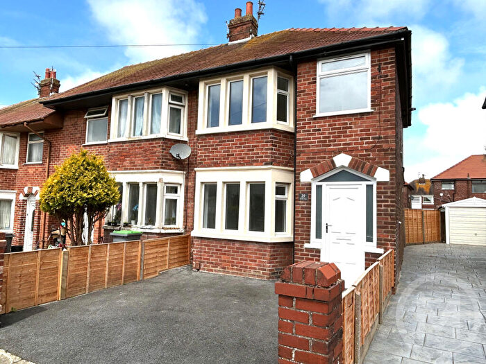 3 Bedroom Semi Detached House For Sale In Salcombe Avenue, Bispham, FY2
