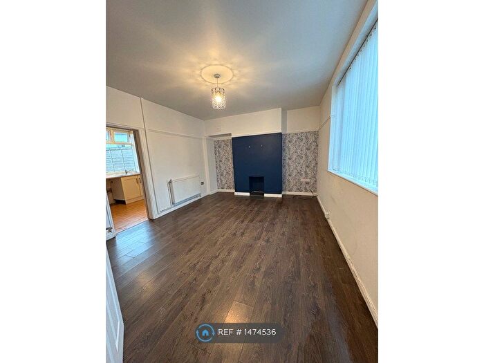 3 Bedroom Semi-Detached House To Rent In Port Causeway, Wirral, CH62