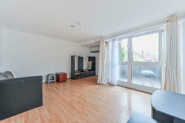 3 Bedroom Maisonette To Rent In Black Prince Road, Kennington, London, SE11