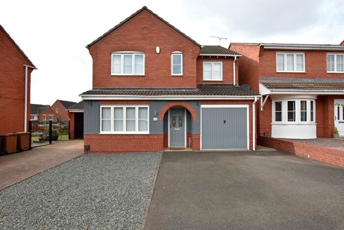 4 Bedroom Detached House To Rent In Ault Dene, Swadlincote, DE11