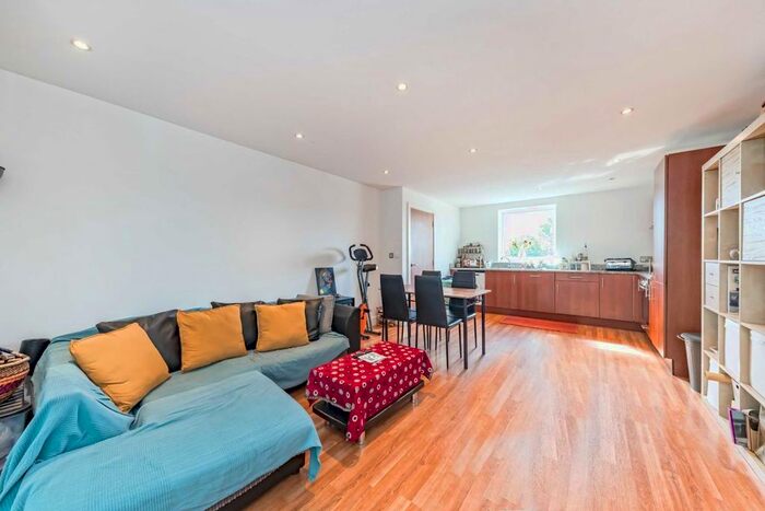 2 Bedroom Flat To Rent In Alscot Road, London, SE1