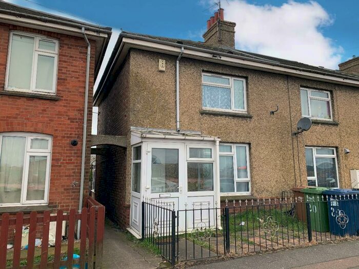 3 Bedroom Semi-Detached House To Rent In West Parade, Wisbech, PE13