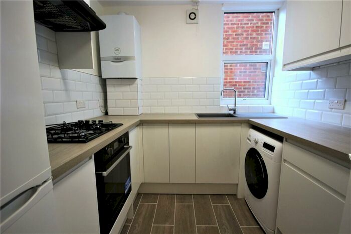 2 Bedroom Apartment To Rent In Warwick Road, Bounds Green, London, N11