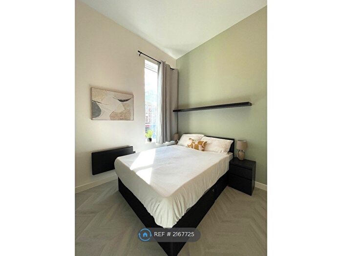 Studio To Rent In West Green Road, London, N15