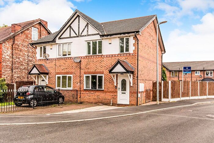 3 Bedroom Semi-Detached House For Sale In The Bails, Salford, Greater Manchester, M7