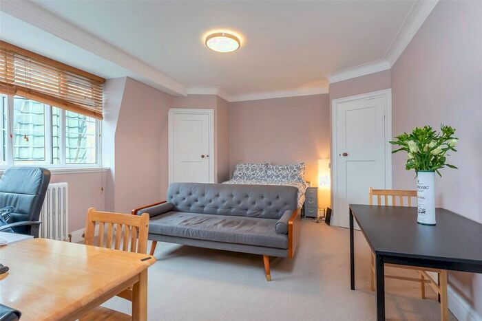 Studio To Rent In Chatsworth Court, Kensington, W8