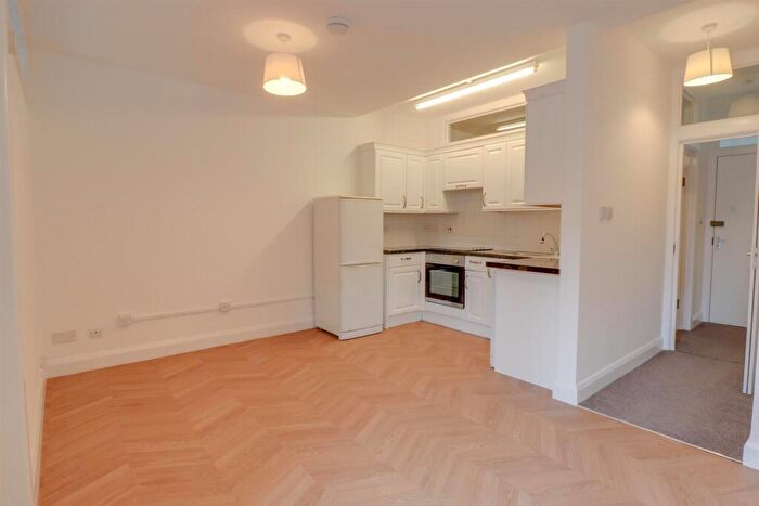 1 Bedroom Apartment To Rent In Lincoln Road, Enfield, Middlesex, EN3
