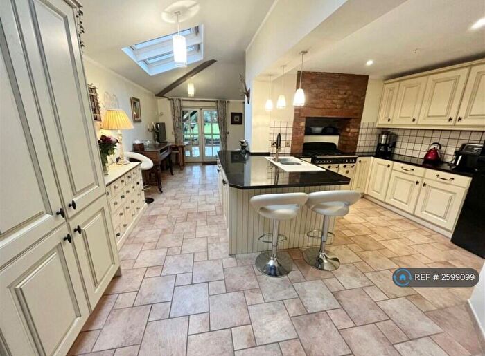 4 Bedroom Semi-Detached House To Rent In Lyncroft, Alderley Edge, SK9